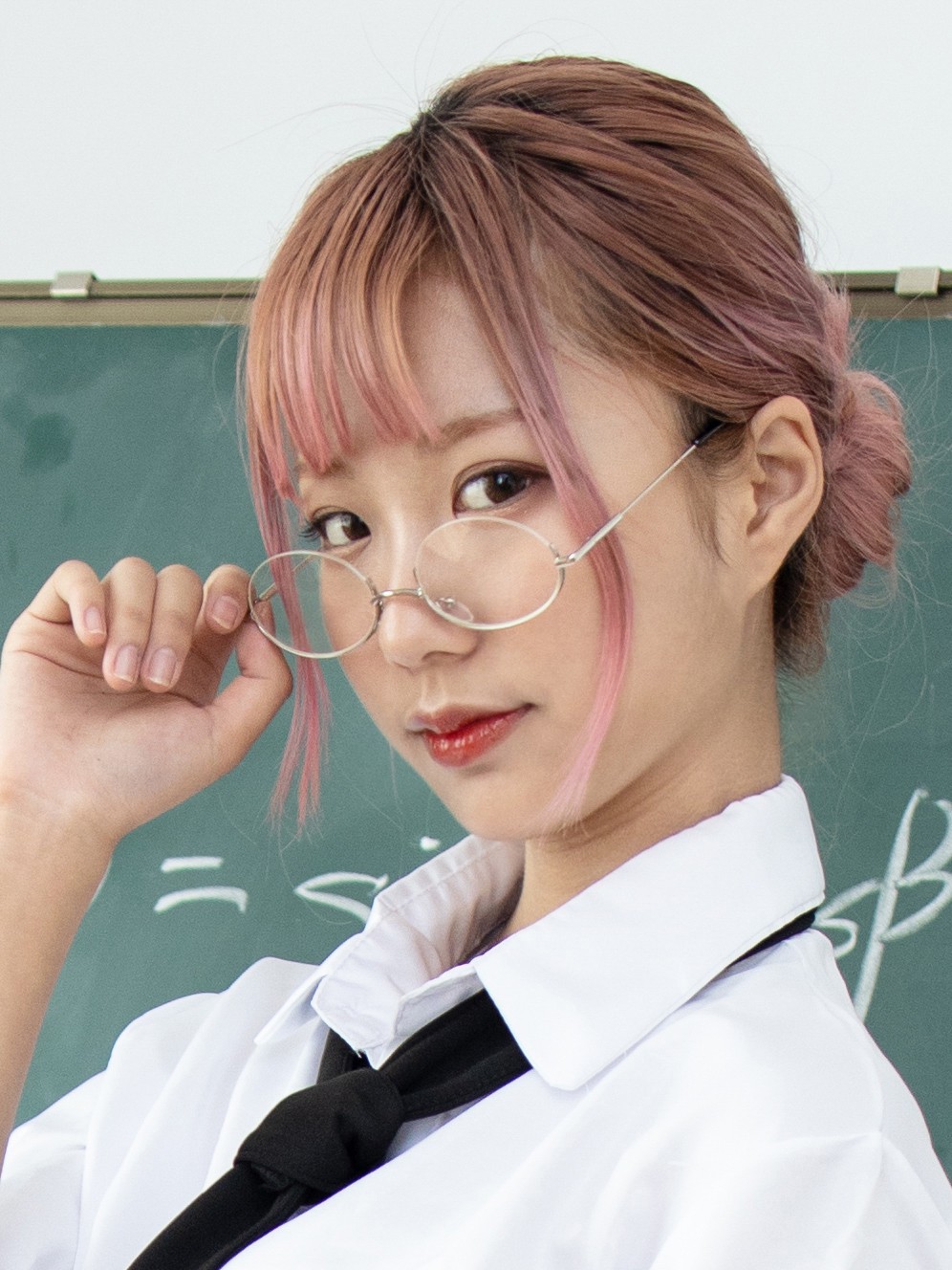 「森萝财团」写真JKFUN011 – 教师制服