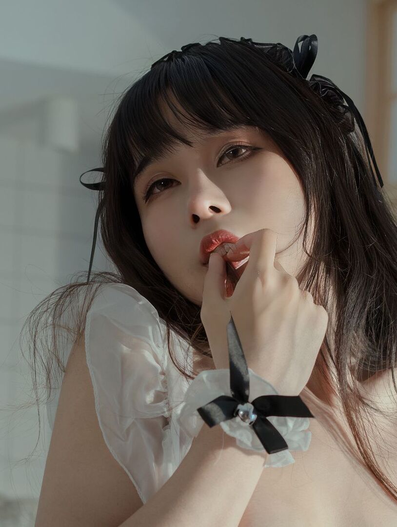  [摄影博主]云溪溪 – 奶桃 女仆