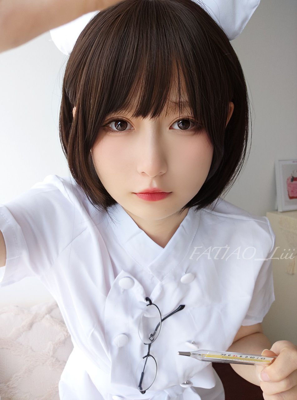 迷之呆梨 护士Cosplay