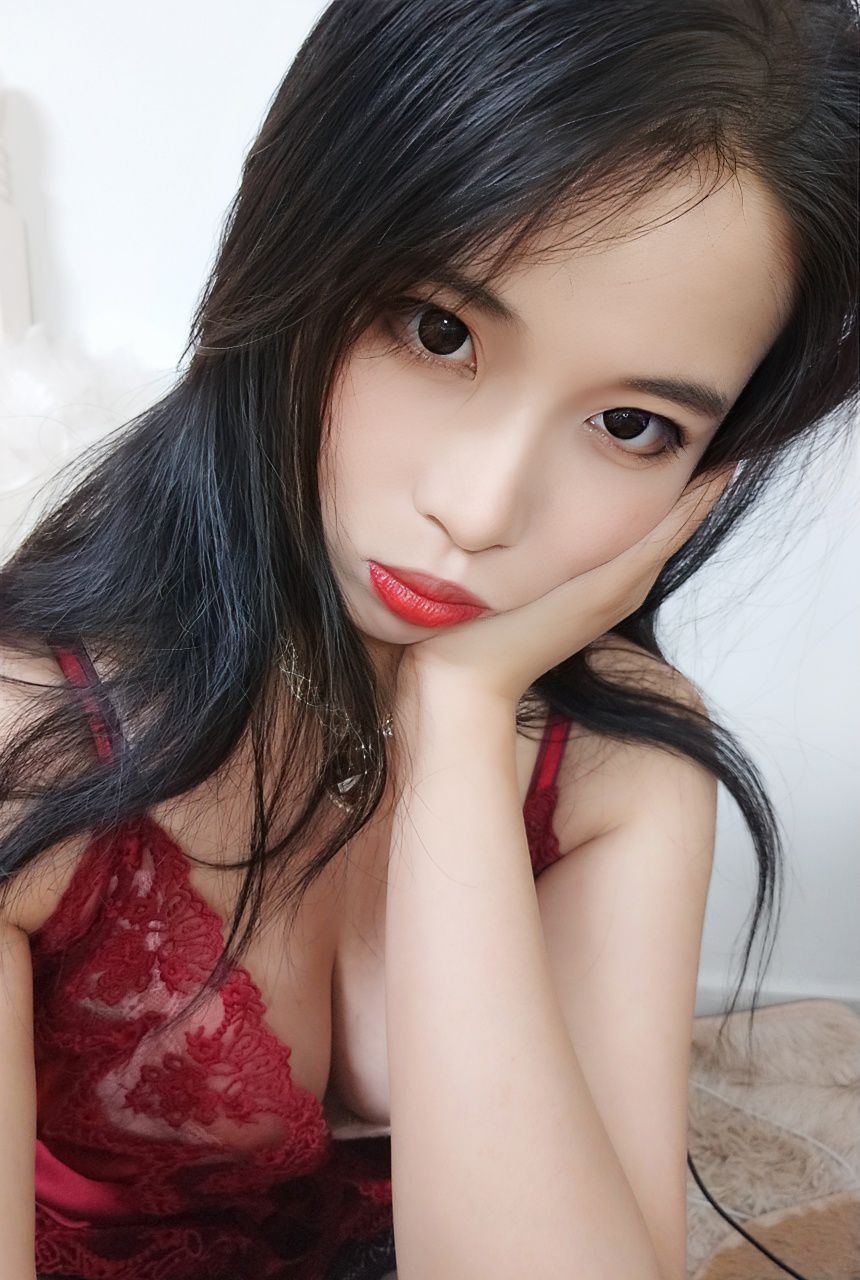 轩萧学姐 酒红色睡衣