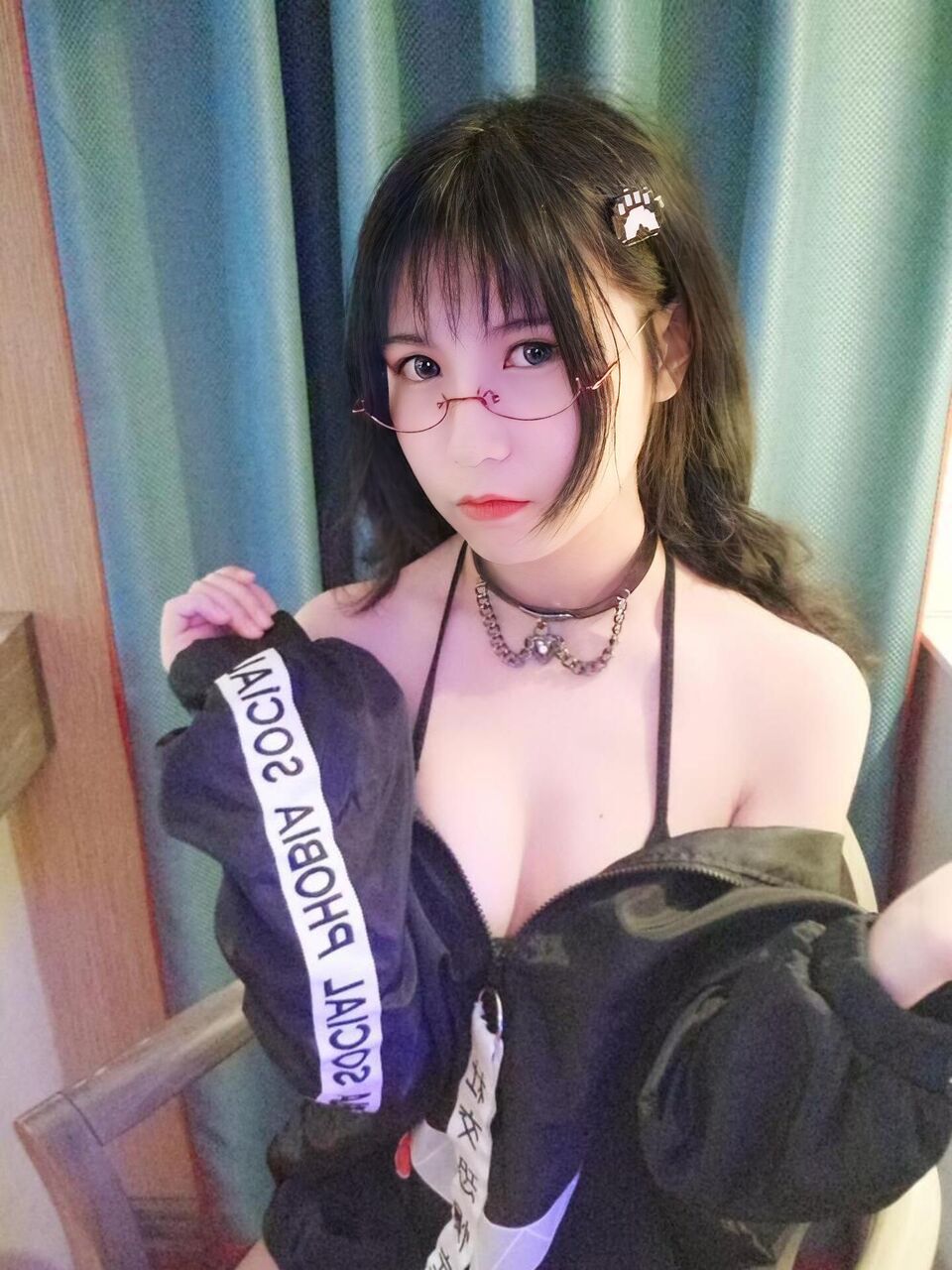  逐月su – 社交恐惧症