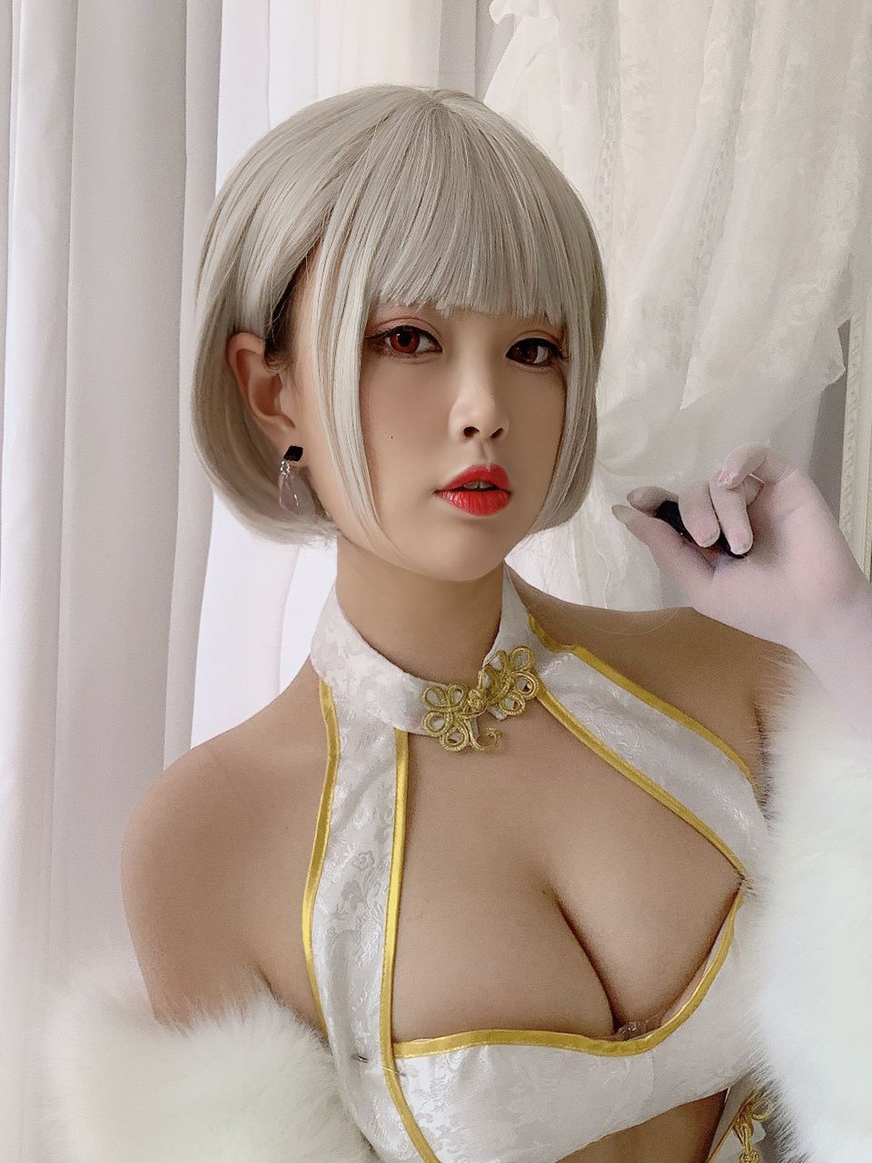 白烨  白旗袍