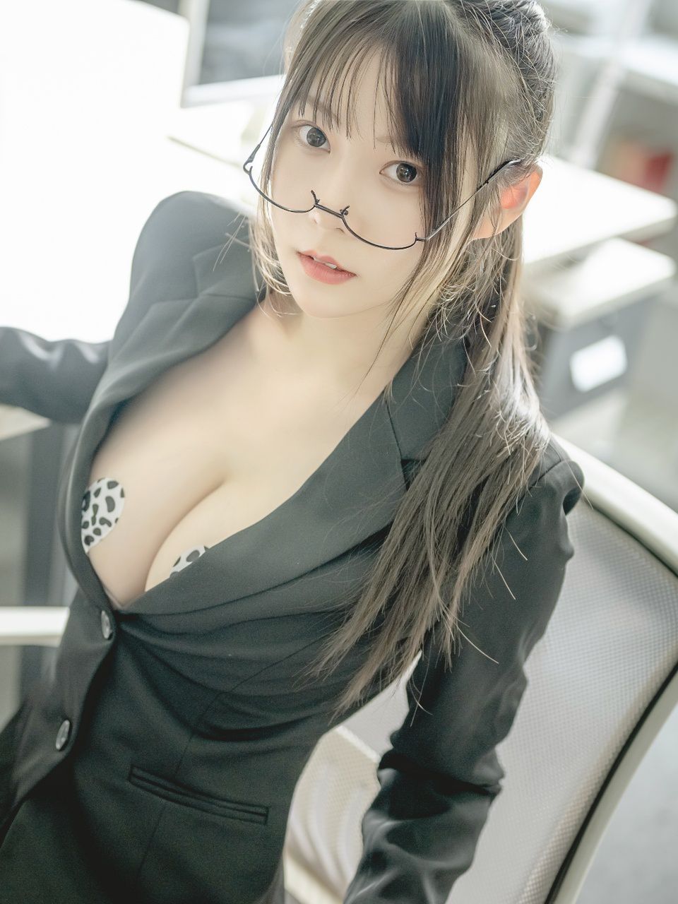 香草喵露露 黑色西装